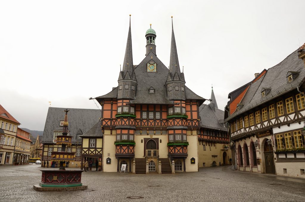 Das historische Rathaus in Wernigerode in Sachsen-Anhalt